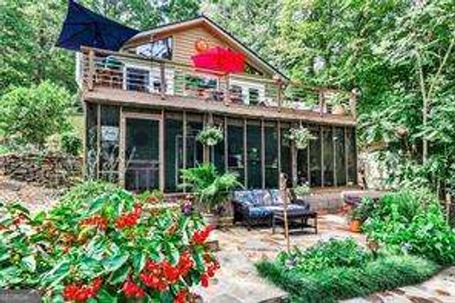 572 Lake Drive, Snellville, GA 30039