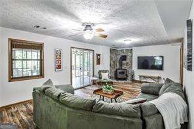 572 Lake Drive, Snellville, GA 30039