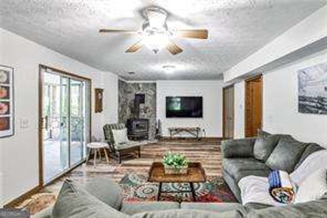 572 Lake Drive, Snellville, GA 30039