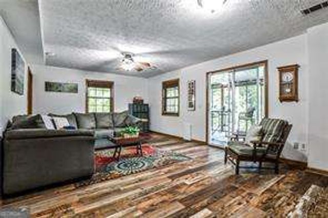 572 Lake Drive, Snellville, GA 30039