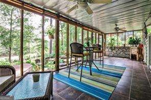 572 Lake Drive, Snellville, GA 30039