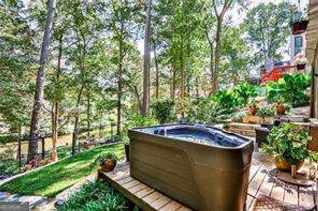 572 Lake Drive, Snellville, GA 30039