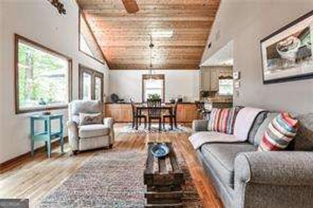572 Lake Drive, Snellville, GA 30039