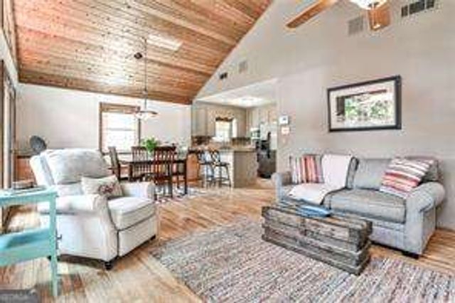 572 Lake Drive, Snellville, GA 30039