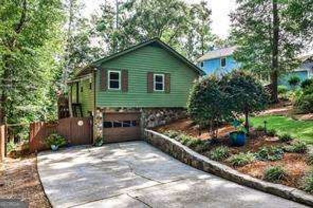 572 Lake Drive, Snellville, GA 30039