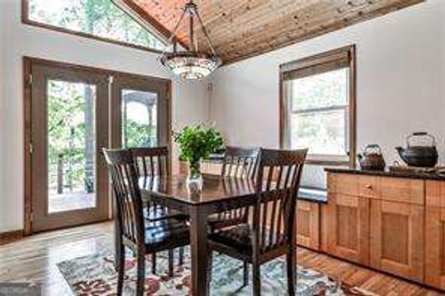 572 Lake Drive, Snellville, GA 30039