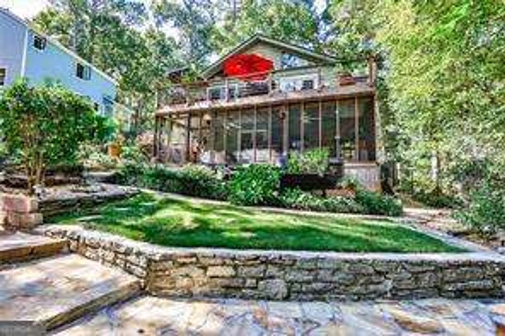 572 Lake Drive, Snellville, GA 30039