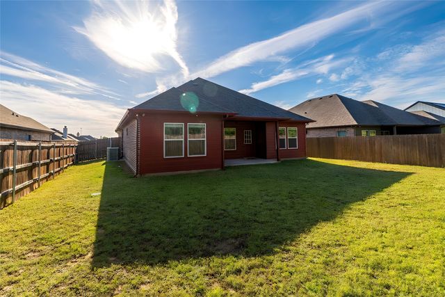 405 Titus Drive, Springtown, TX 76082
