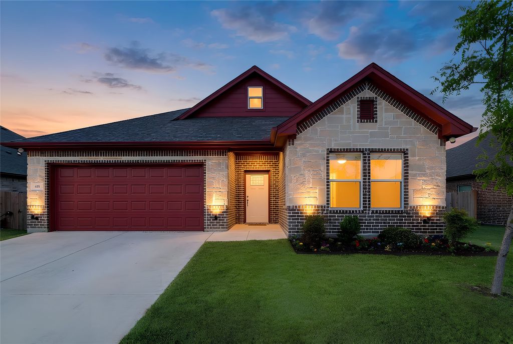 405 Titus Drive, Springtown, TX 76082