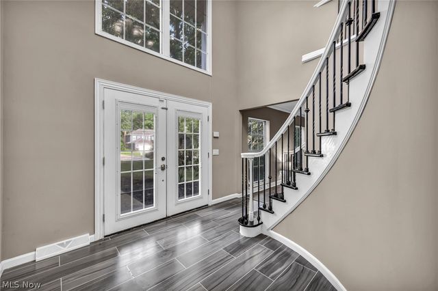 1785 Holdens Arbor Run, Westlake, OH 44145