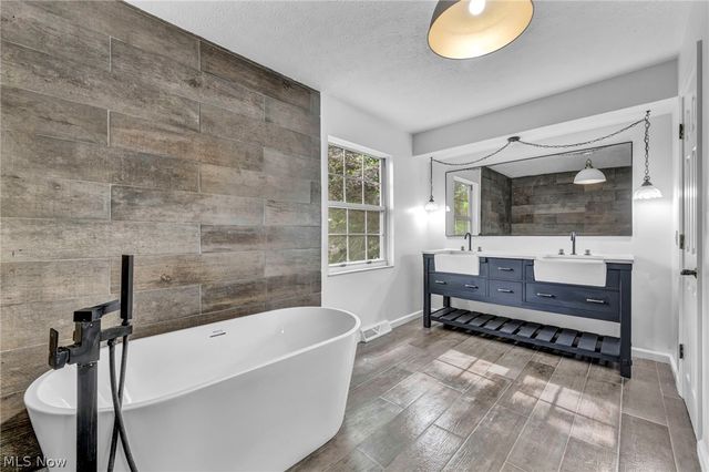 1785 Holdens Arbor Run, Westlake, OH 44145