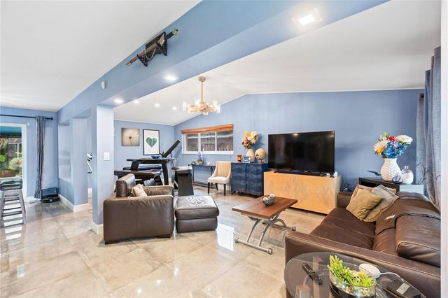 2501 NW 8th Avenue, Wilton Manors, FL 33311