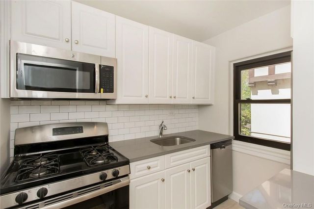 64 Kensington Road 2D, Bronxville, NY 10708