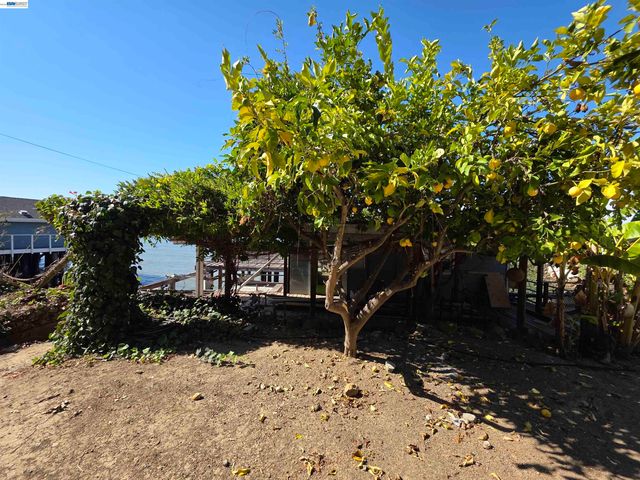 40 Sandy Beach Rd, Vallejo, CA 94590