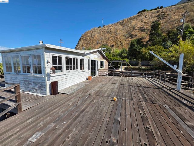 40 Sandy Beach Rd, Vallejo, CA 94590