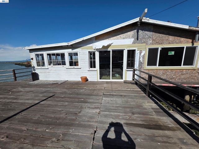 40 Sandy Beach Rd, Vallejo, CA 94590