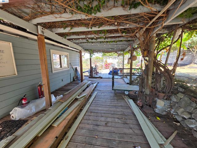 40 Sandy Beach Rd, Vallejo, CA 94590