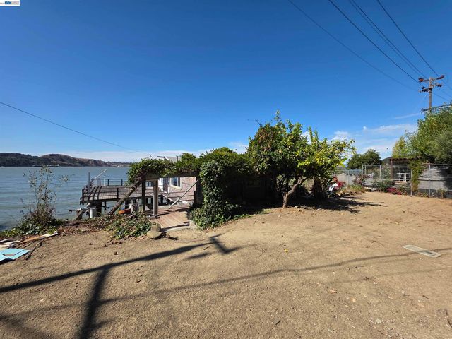 40 Sandy Beach Rd, Vallejo, CA 94590