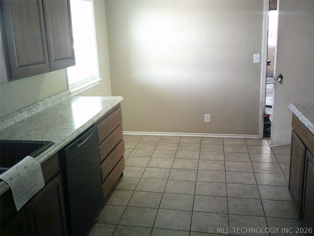 124 S Fenway Place, Bartlesville, OK 74006