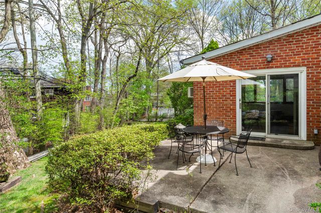 7 Lincoln Road, Great Neck, NY 11021