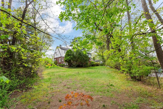 7 Lincoln Road, Great Neck, NY 11021