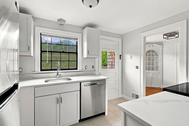24 Hereford Road, Marblehead, MA 01945