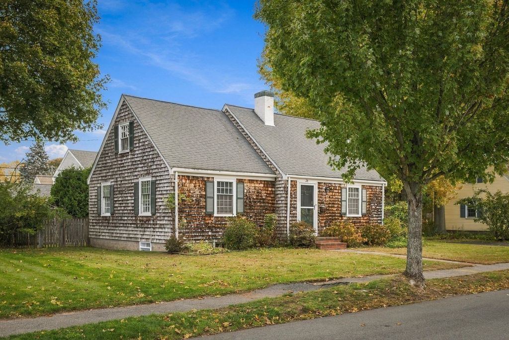 24 Hereford Road, Marblehead, MA 01945
