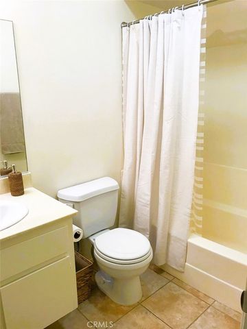 700 W La Veta, Orange, CA 92868