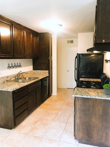 700 W La Veta, Orange, CA 92868