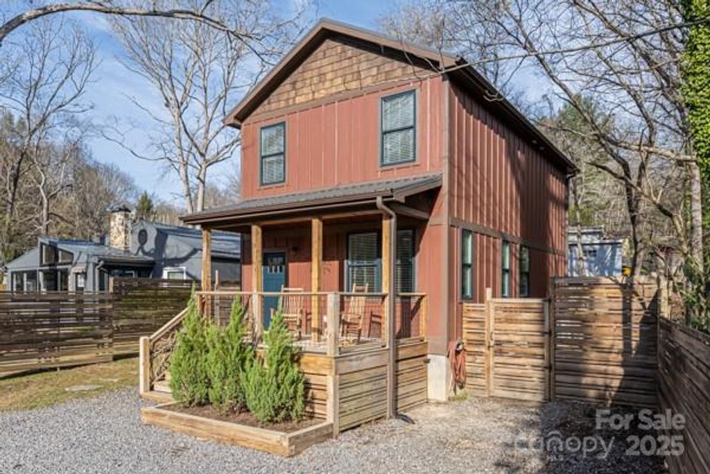 704 Azalea Avenue, Black Mountain, NC 28711