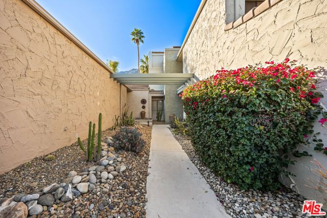 2079 S Ramitas Way, Palm Springs, CA 92264