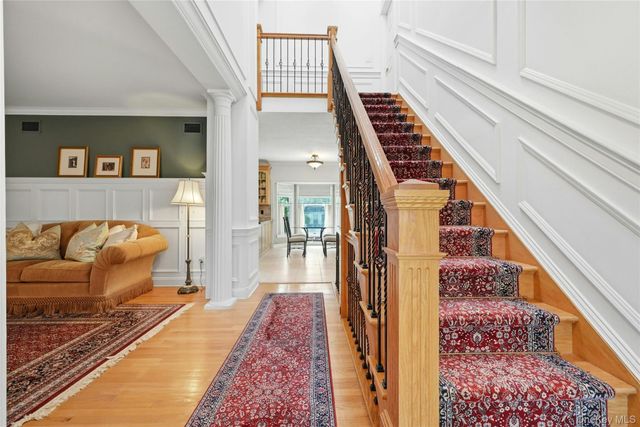 6 Thunder Road, Miller Place, NY 11764