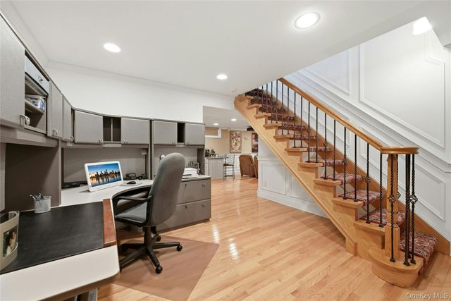 6 Thunder Road, Miller Place, NY 11764