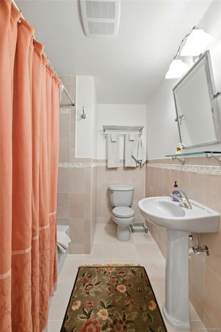 6 Thunder Road, Miller Place, NY 11764