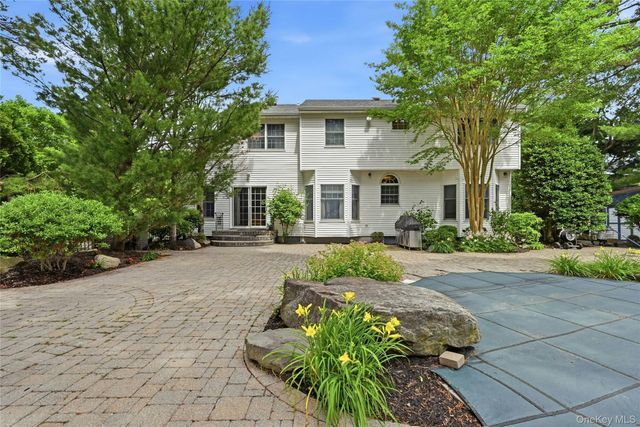 6 Thunder Road, Miller Place, NY 11764