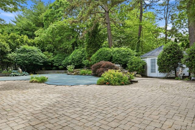 6 Thunder Road, Miller Place, NY 11764