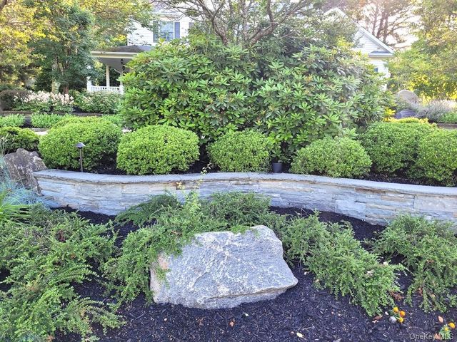 6 Thunder Road, Miller Place, NY 11764
