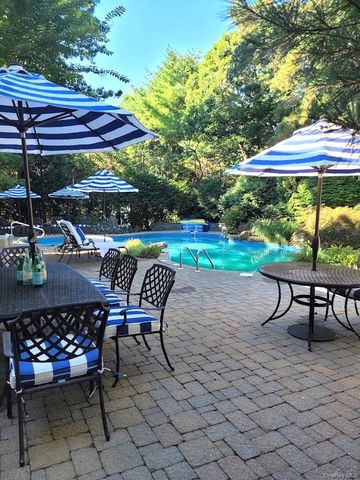 6 Thunder Road, Miller Place, NY 11764