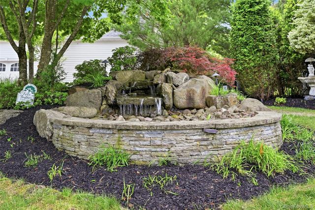 6 Thunder Road, Miller Place, NY 11764