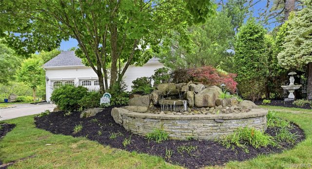 6 Thunder Road, Miller Place, NY 11764