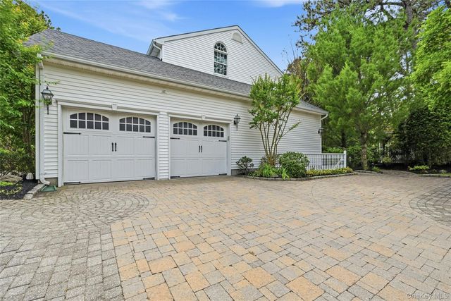6 Thunder Road, Miller Place, NY 11764