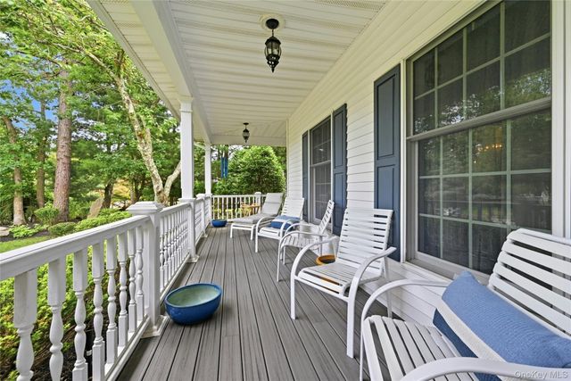 6 Thunder Road, Miller Place, NY 11764
