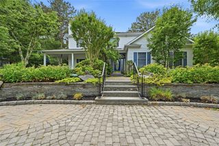 6 Thunder Road, Miller Place, NY 11764