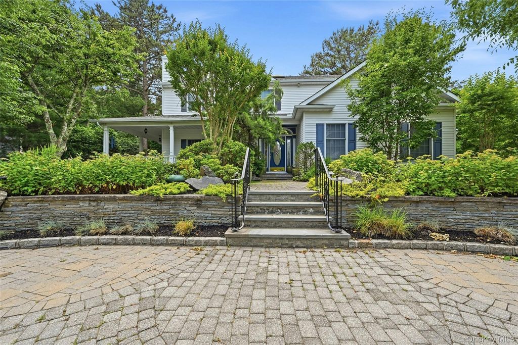 6 Thunder Road, Miller Place, NY 11764