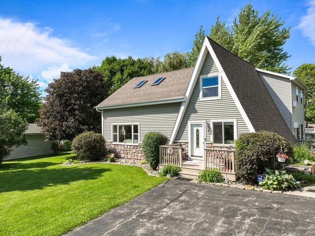 W6093 Mariner Hills TRAIL, Elkhorn, WI 53121