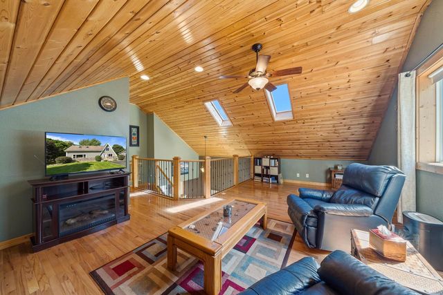 W6093 Mariner Hills TRAIL, Elkhorn, WI 53121