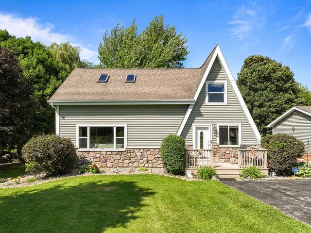 W6093 Mariner Hills TRAIL, Elkhorn, WI 53121