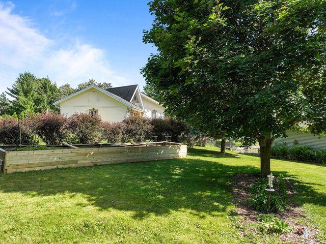 W6093 Mariner Hills TRAIL, Elkhorn, WI 53121