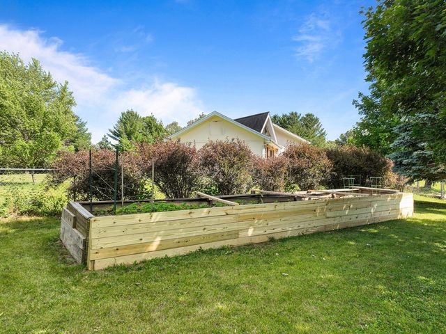 W6093 Mariner Hills TRAIL, Elkhorn, WI 53121