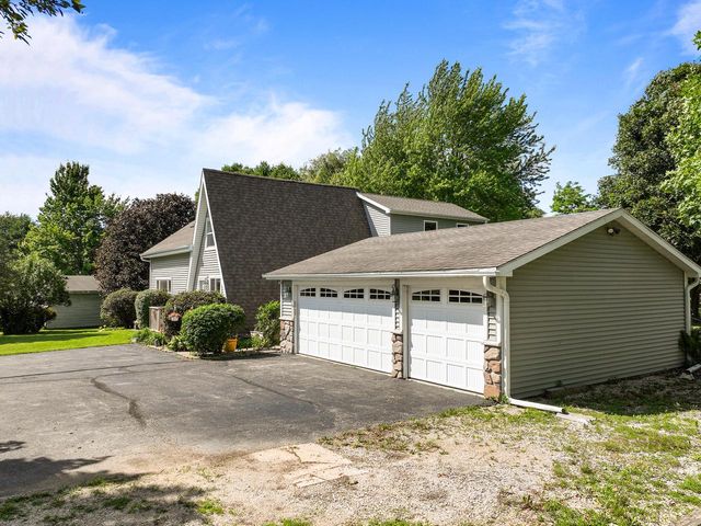 W6093 Mariner Hills TRAIL, Elkhorn, WI 53121